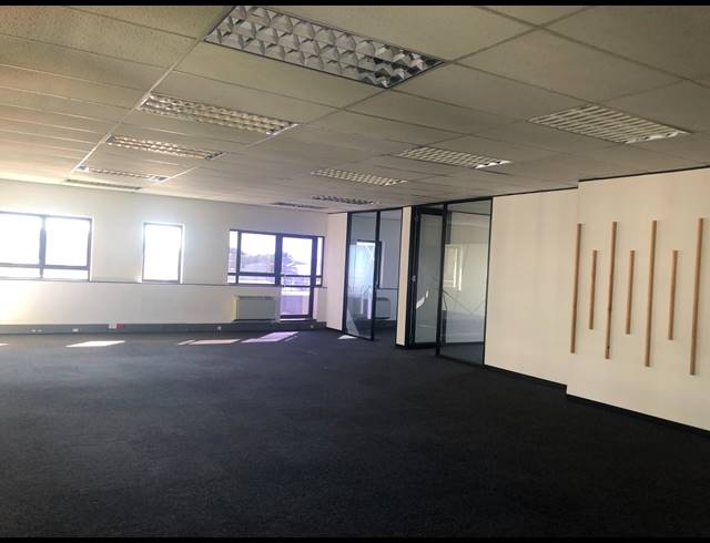 194M² OFFICE TO LET IN HYDE PARK